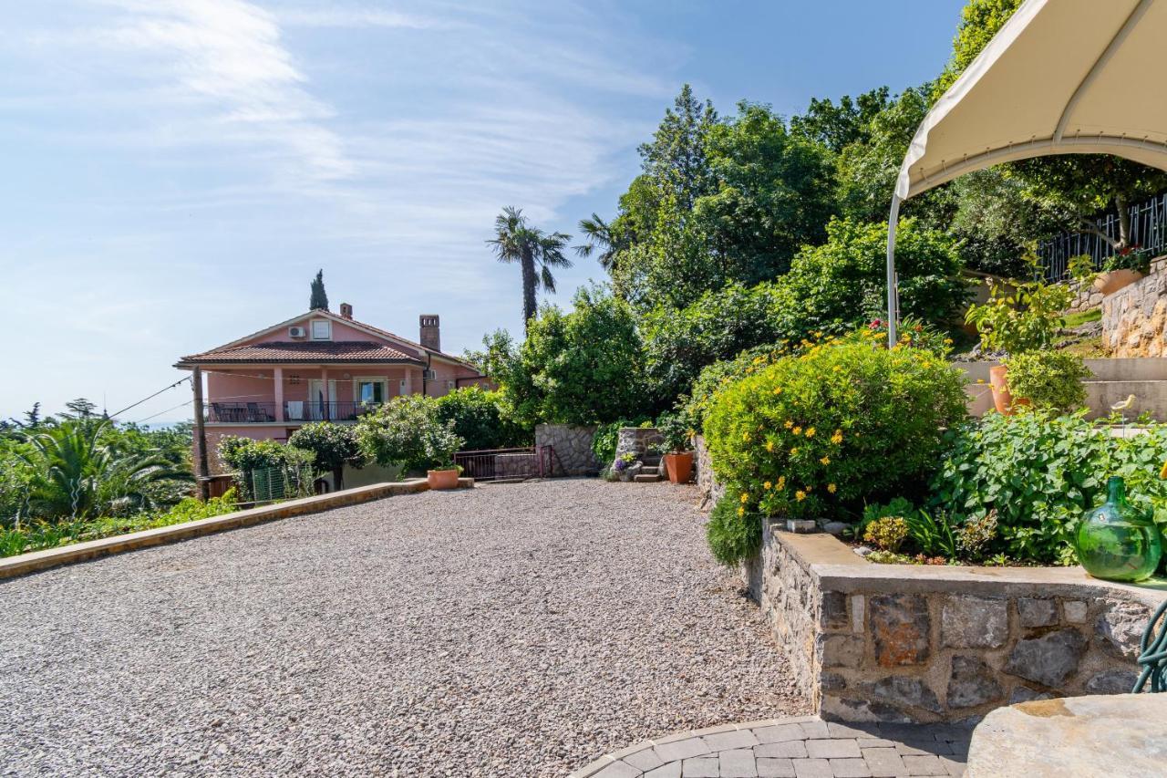 Apartments By The Sea Medveja, Opatija - 7720 Ловран Экстерьер фото