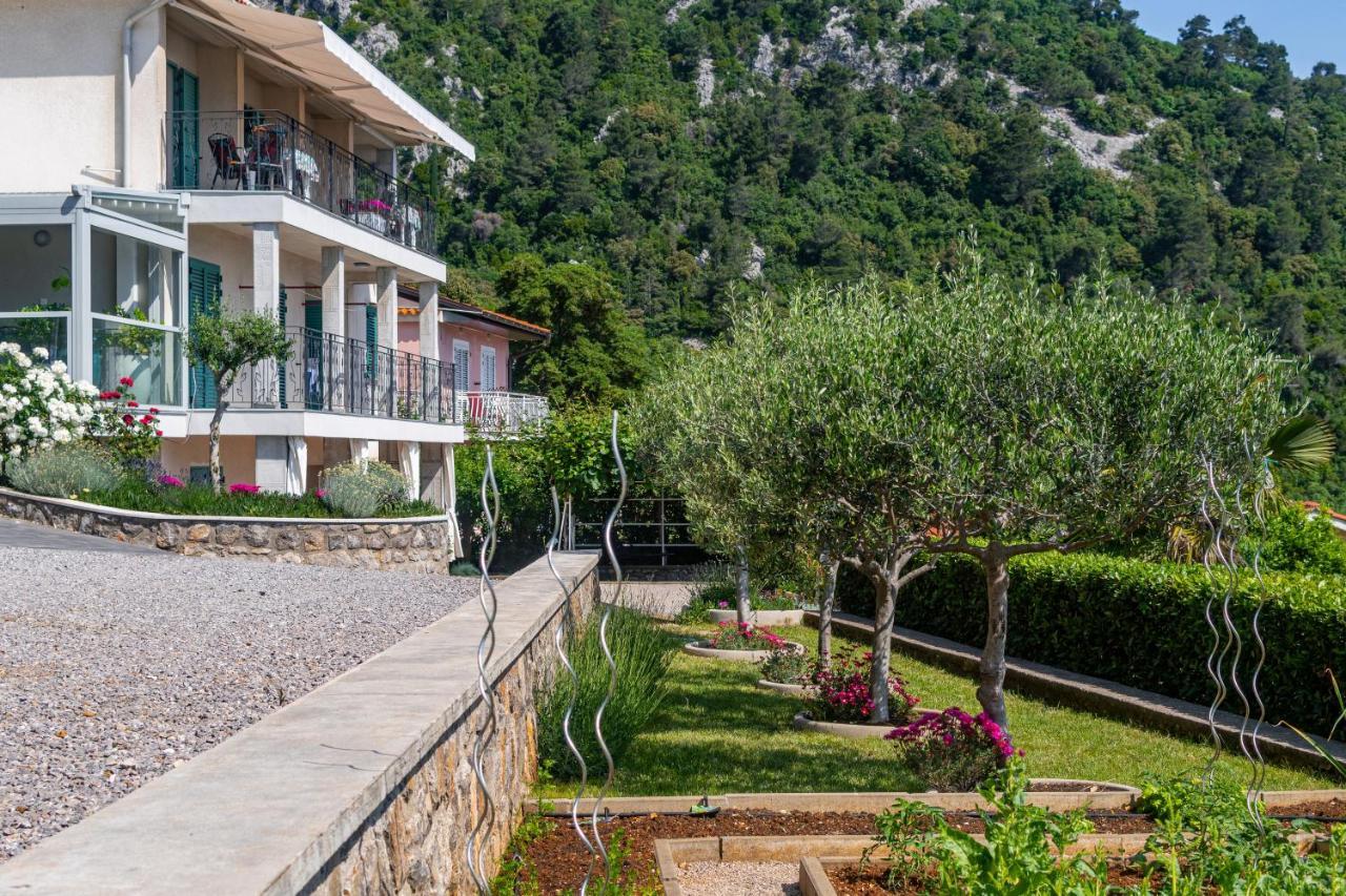 Apartments By The Sea Medveja, Opatija - 7720 Ловран Экстерьер фото