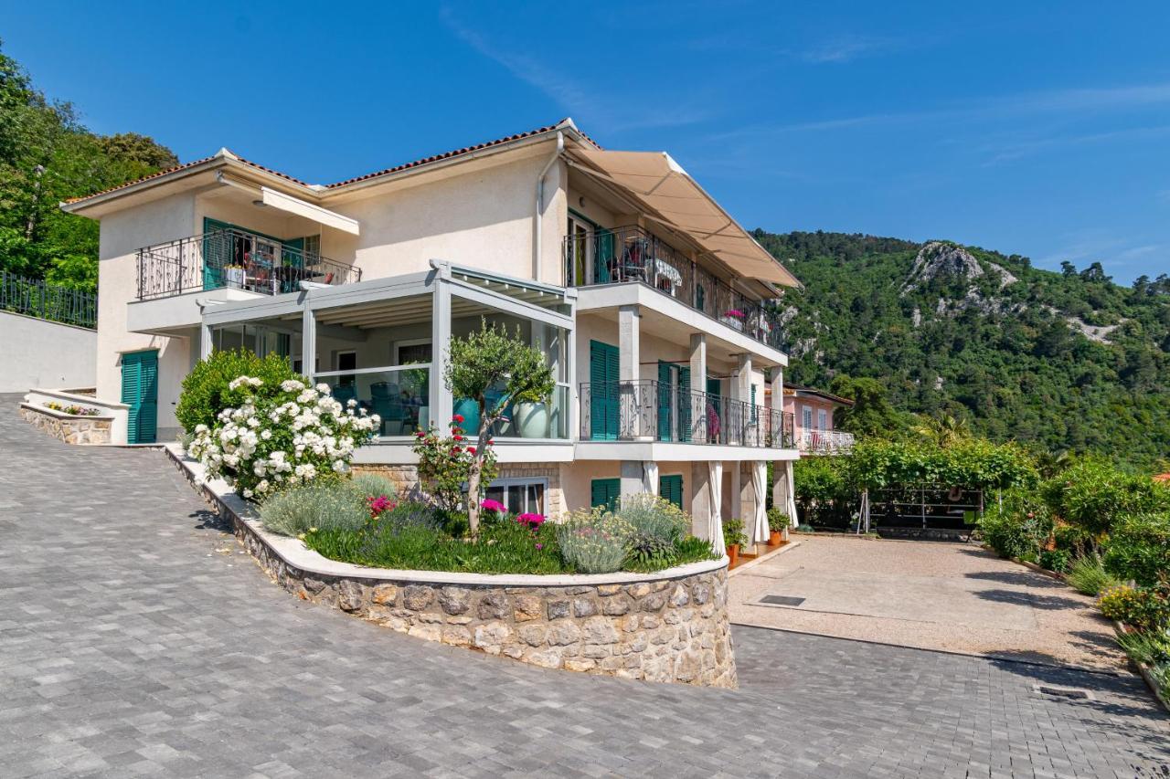 Apartments By The Sea Medveja, Opatija - 7720 Ловран Экстерьер фото