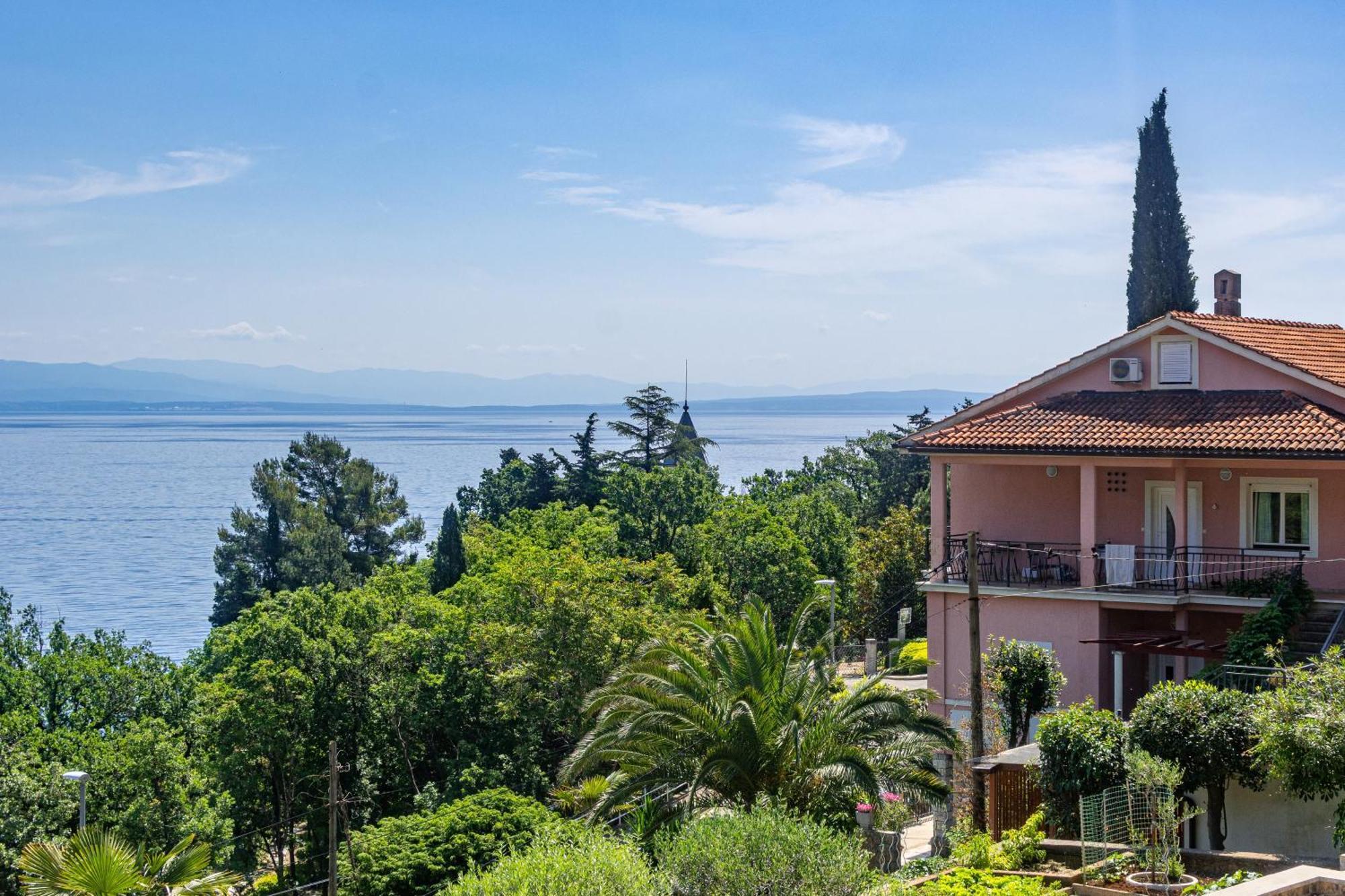 Apartments By The Sea Medveja, Opatija - 7720 Ловран Экстерьер фото