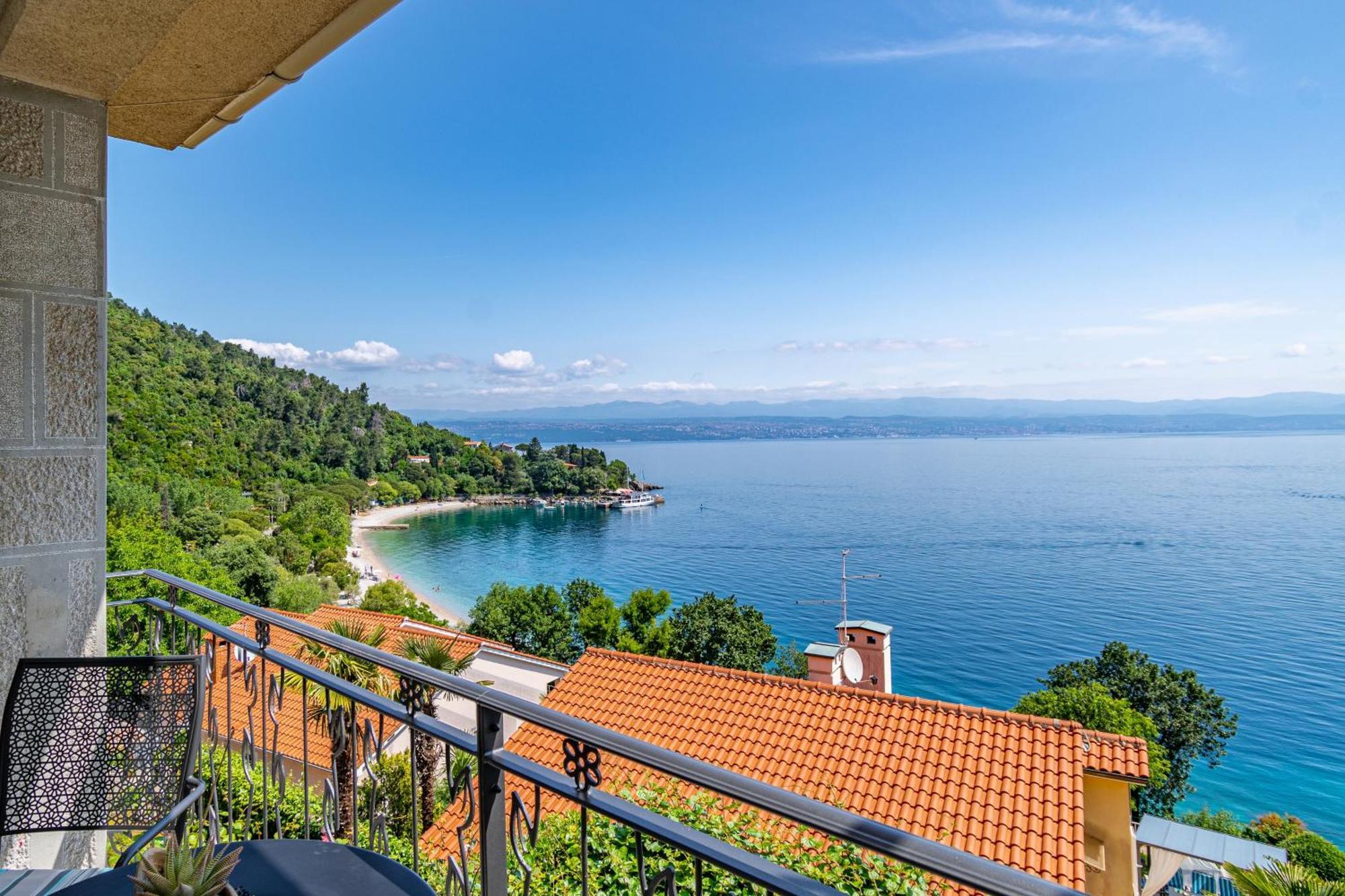 Apartments By The Sea Medveja, Opatija - 7720 Ловран Экстерьер фото