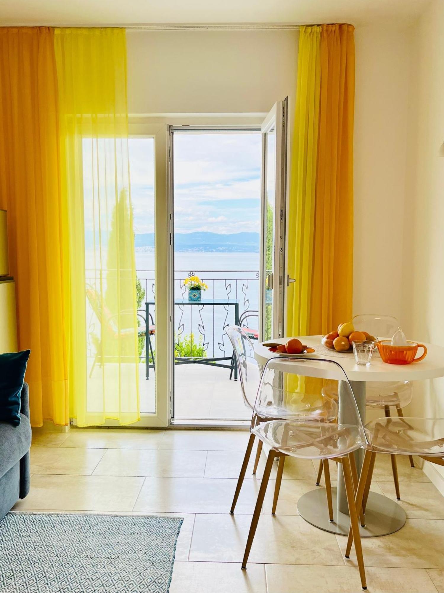 Apartments By The Sea Medveja, Opatija - 7720 Ловран Экстерьер фото