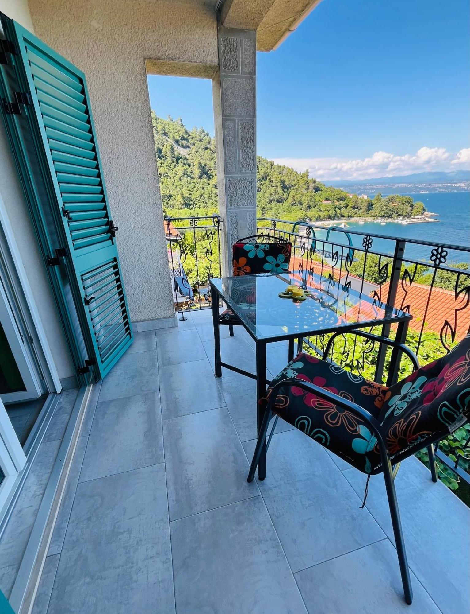 Apartments By The Sea Medveja, Opatija - 7720 Ловран Экстерьер фото