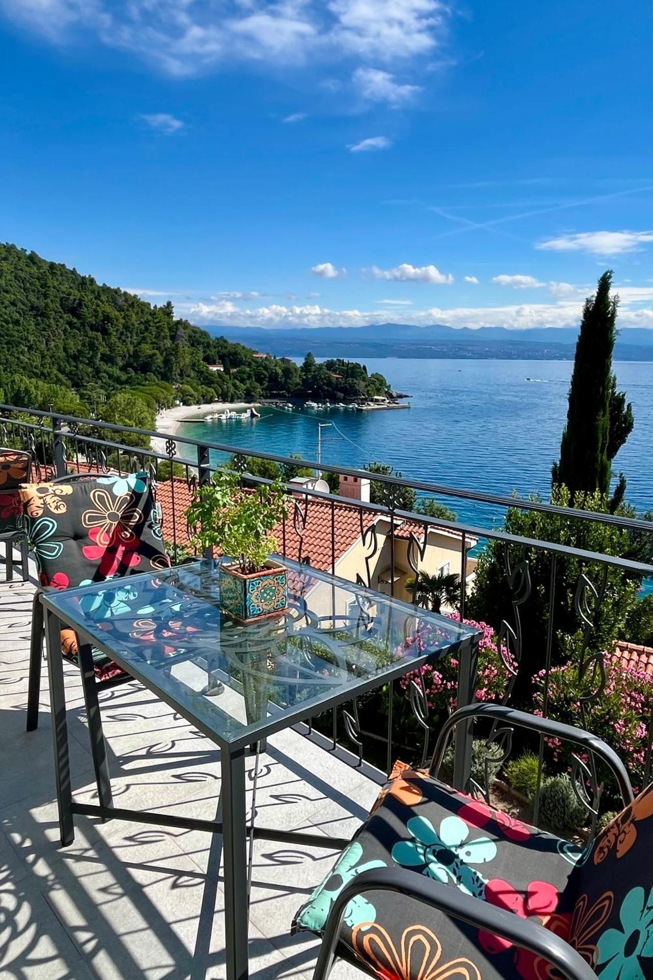 Apartments By The Sea Medveja, Opatija - 7720 Ловран Экстерьер фото